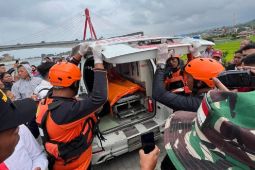Tim gabungan evakuasi dua remaja tenggelam di perairan  Danau Toba