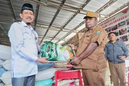 Pemprov Papeg salurkan tiga ton beras ke warga pengungsi di Wamena