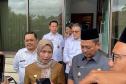 Bupati Ratu Rachmatuzakiyah gandeng Bank bjb bedah rumah tiga warga lansia