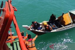 SAR Bangka Belitung evakuasi nelayan kapal bocor di Perairan Rebo Bangka