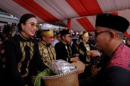 Menpar nilai pesta adat Erau  mampu perkuat perputaran ekonomi setempat