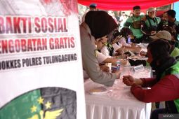 Baksos kesehatan dan pembagian sembako di Tulungagung