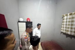 Polres Situbondo olah TKP di lokasi penemuan pasutri meninggal