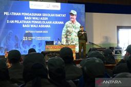 Mensos beri pembekalan 655 wali asuh Sekolah Rakyat