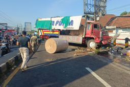 Polisi pastikan penyebab kecelakaan di Pasuruan akibat pecah ban