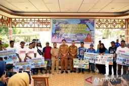 Belitung Timur salurkan bantuan sarana tangkap bagi nelayan