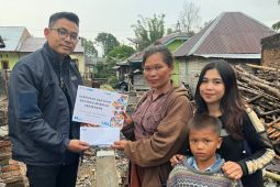 Nasabah Mekaar PT PNM terima bantuan sosial kebakaran