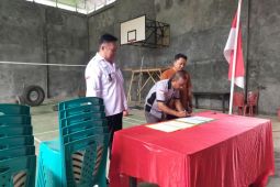 Pelaksana SPAM Lota Pineleng serahkan CSR dua desa