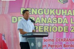 Lintasan Sirkuit Mandalika dibersihkan jelang MotoGP Indonesia 2025
