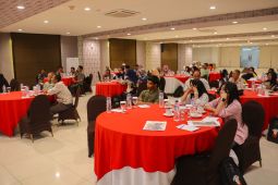 Pemilik toko di Mataram diedukasi terkait rokok ilegal