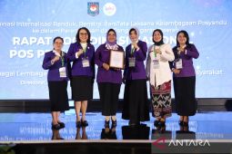 Tim Penggerak Posyandu Kalbar raih penghargaan Nasional di Rakornas 2025