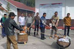 Kejari Humbahas musnakan barang bukti 18 perkara selama Februari-September 2025