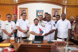 Gubernur Kambu temui Ribka Haluk bahas pengembalian tiga pulau sengketa