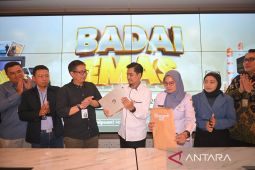 Pegadaian banjiri nasabah dengan hadiah emas dan mobil