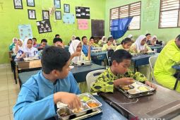 Siswa SMPN 8 Nongsa minta porsi MBG ditambah