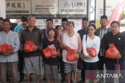 Pemkot Pangkalpinang salurkan bantuan sembako di kelurahan sadar kerukunan