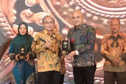 Biro Adpim Jatim raih dua penghargaan Anugerah Humas Indonesia 2025