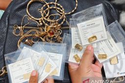 Tiga produk emas di Pegadaian pada Sabtu ini kompak turun harga