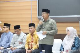 Bupati Tanjabbar Anwar Sadat salurkan bantuan beras fortivit untuk anak stunting
