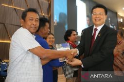 Ephorus HKBP luncurkan buku sikapi krisis ekologis tolak kiamat prematur