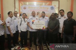 Waka Komisi VI DPR RI salurkan bantuan Rp400 juta untuk pengungsi Yalimo