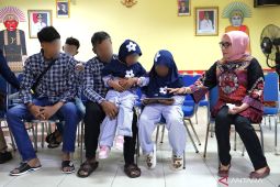 Menteri Arifah pertemukan korban kekerasan dengan keluarga