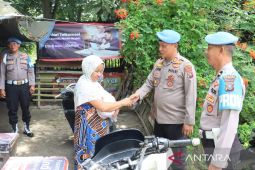 Peduli sosial, Kasi Propam Polres Tanjungbalai berbagi sembako