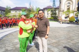 Pemkab-TJSP Badung serahkan sembako untuk petugas penanganan banjir