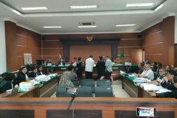 Mantan Wagub Steven Kandouw  bersaksi di sidang dana hibah GMIM