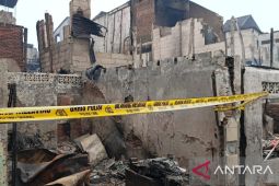 400 rumah terbakar di Jakbar diduga berasal dari toko alat tulis