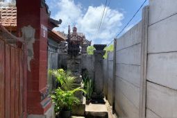 Gubernur Bali instruksikan GWK bongkar tembok penghalang hari ini