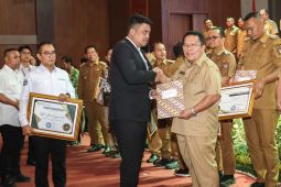 Wali Kota Pematangsiantar terima penghargaan bidang kesehatan dari Pemprov Sumut