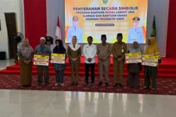 Pemkab Natuna salurkan bantuan Rp700 ribu untuk lansia