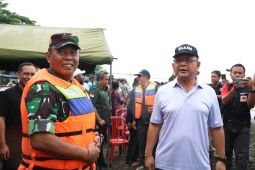 Pemkab Buleleng bersama TNI pasang terumbu karang jaga lingkungan