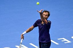 Medvedev bekuk Zverev di Beijing