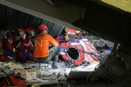 Basarnas Yogyakarta mengirim tim evakuasi korban ponpes ambruk Sidoarjo