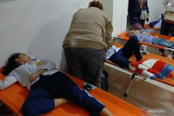 Petugas medis Garut tangani siswa korban diduga keracunan MBG