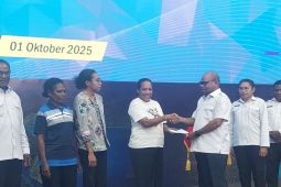 Dinas Perdagangan Kota Sorong salurkan Rp200 juta kepada pelaku usaha