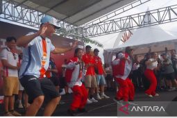 Pembalap MotoGP 2025 goyang 'Tabola Bale' di Lombok