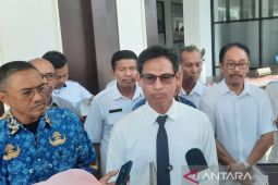 Dikbud Sultra serahkan 17.500 seragam gratis SMA  sederajat