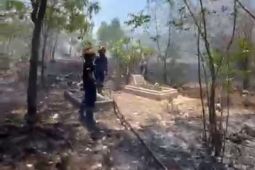 Lahan pekuburan di Lombok Timur dilalap si jago merah
