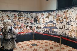 Museum Tekstil Jakarta memamerkan 100 helai kain Batik Merawit Cirebon