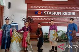 Daop 7 Madiun libatkan disabilitas saat peragaan busana batik