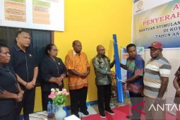 Pemkot Sorong salurkan program BSRS  senilai Rp1,675 miliar kepada 65 kepala keluarga