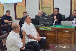 Topan Ginting dihadirkan ke persidangan kasus suap proyek jalan