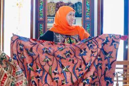 Khofifah mengajak generasi muda jadikan batik simbol gaya hidup