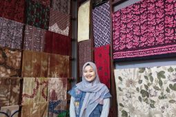 Hari Batik  Nasional momentum edukasi konsumen batik asli bukan cetakan