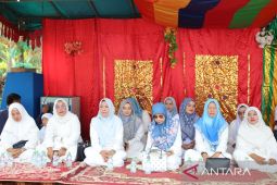 Ketua TP PKK Madina ajak jamaah doakan pemimpin daerah