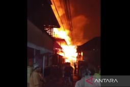 Disdamkar tangani kebakaran  hanguskan 20 rumah di Samarinda