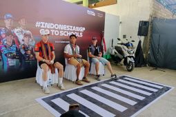 Pembalap Indonesia Mario Aji sapa pelajar di Mandalika Lombok